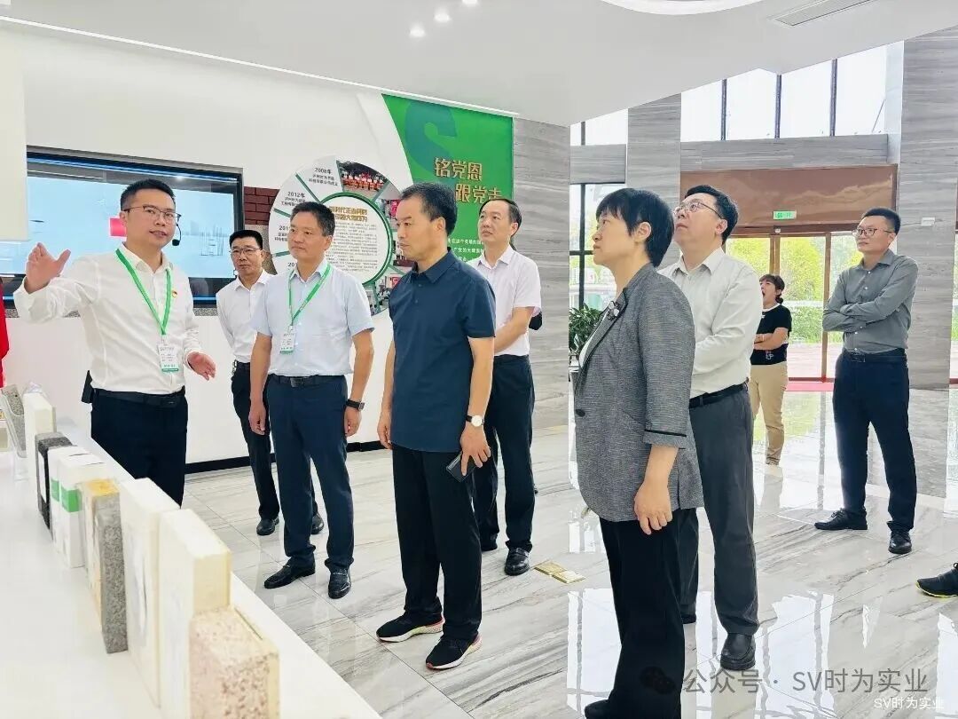 中共咸阳市委常委、市委统战部部长王春霄率队莅临泸州“时为公司”调研指导(图2) 2.jpg