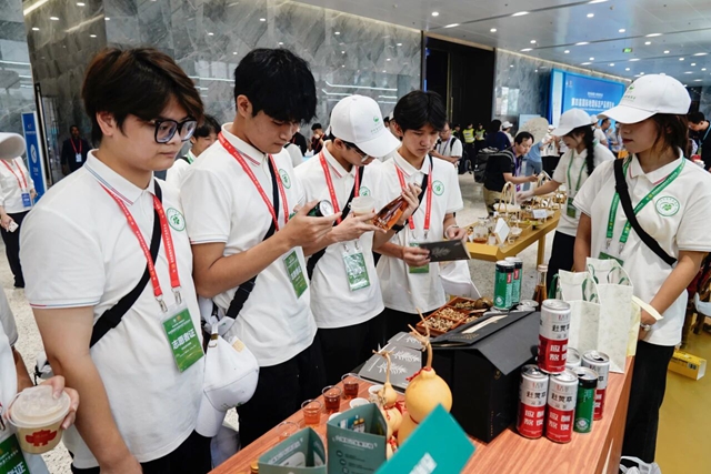 古萃亮相第四届国际地理标志产品博览会,以科技驱动泸州地标产业升级(图3) 古3.jpg