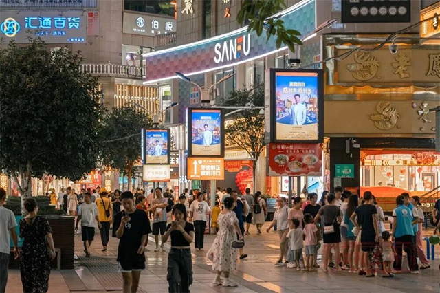 来泸州 坐公交 逛商圈，方便又快捷→