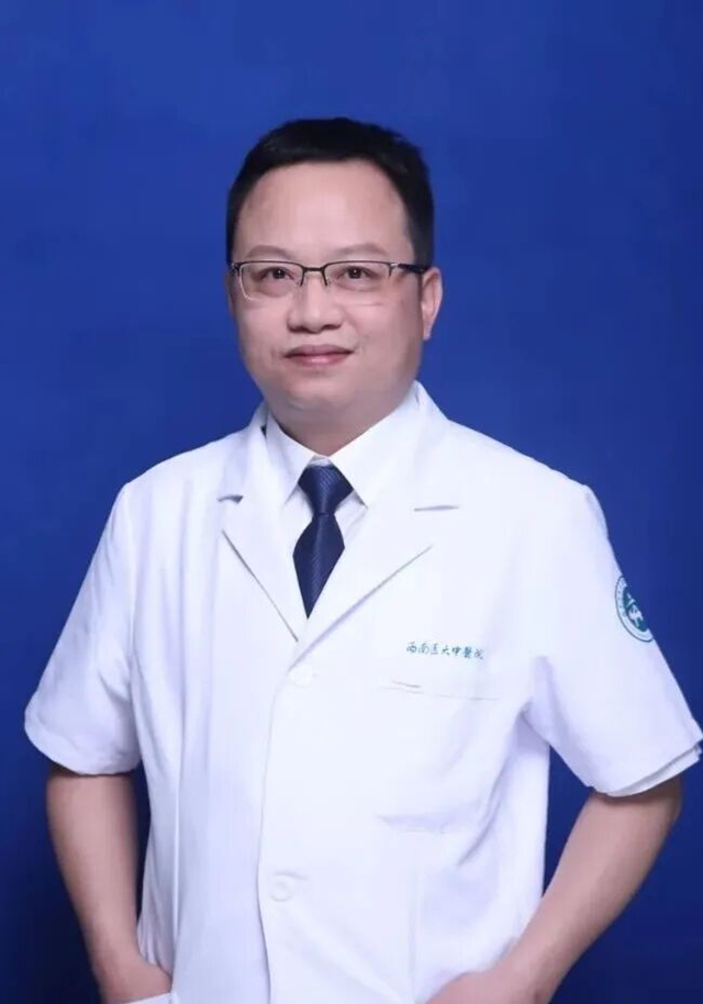 泸州女子身高158cm,重达160斤!切胃……(图3) 6403.jpg