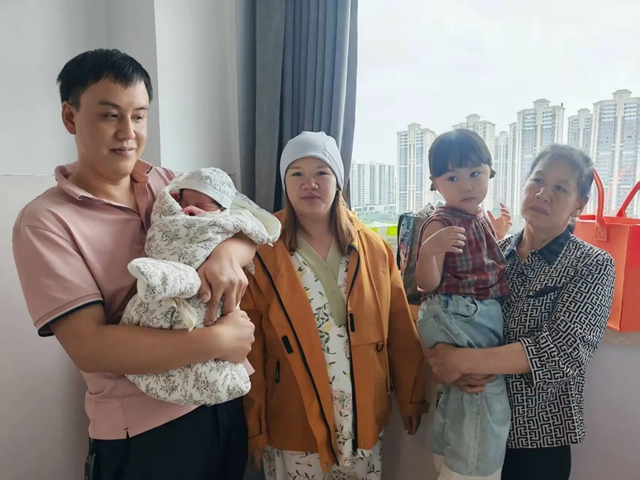 我的生日就是10月1日!西南医大附院产科喜迎15个“国庆宝宝”(图2) 2.jpg