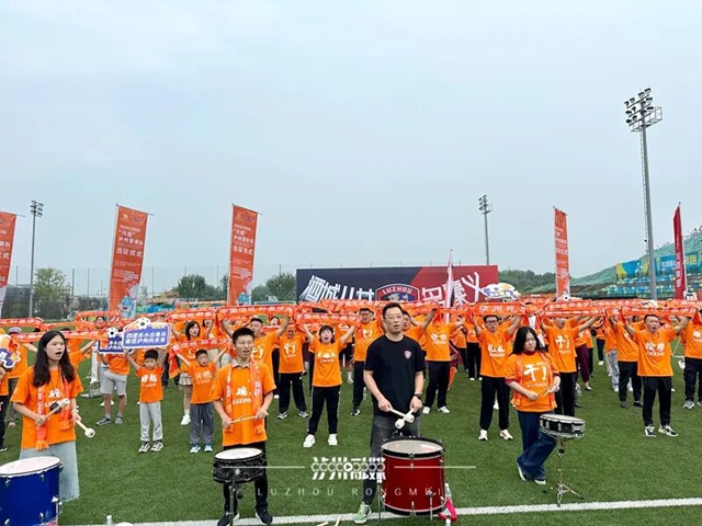 泸州窖香队出征!国足前主教练朱广沪现场打气(图4) 朱4.jpg