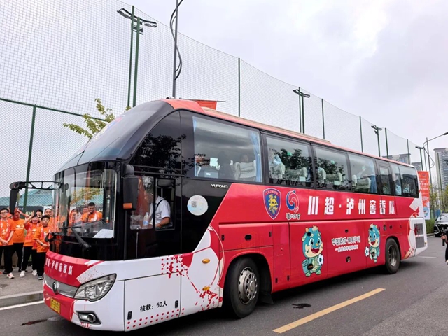 泸州窖香队出征!国足前主教练朱广沪现场打气(图8) 朱8.jpg