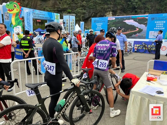 “速度与激情”在自贡上演!(图2) 2.jpg