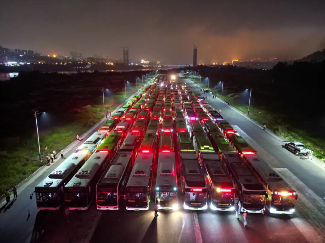 泸州公交情系万家团圆路 保障乐迷畅游行