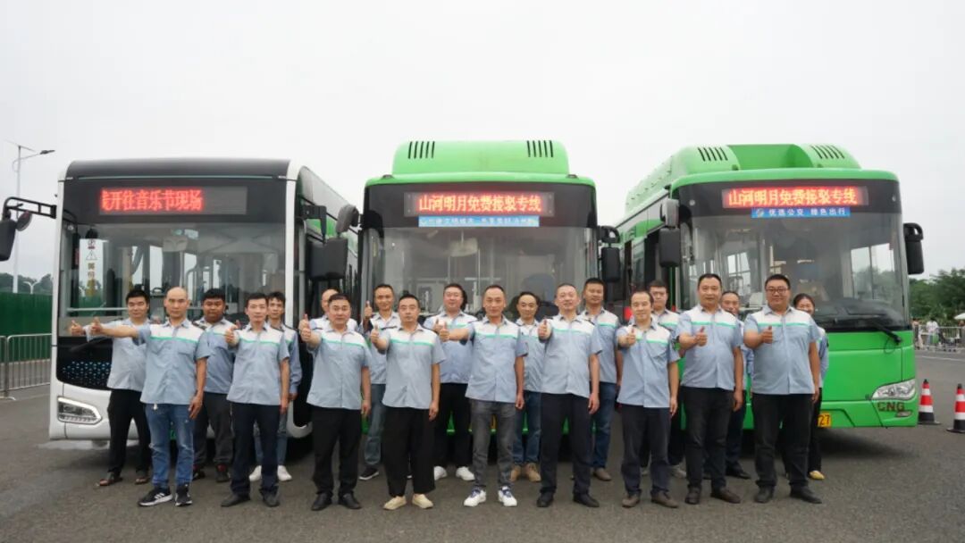 泸州公交情系万家团圆路 保障乐迷畅游行(图2) 2.jpg