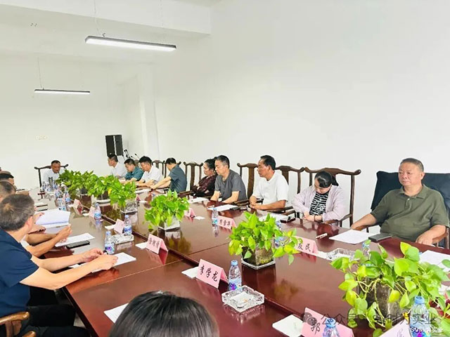 泸州市建筑材料商会召开理事会并举办法律专题讲座(图3) 4.jpg