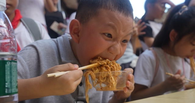 酒香引客来 歌声动四方 古蔺“双节”文旅经济活力奔涌(图5) 5.jpg