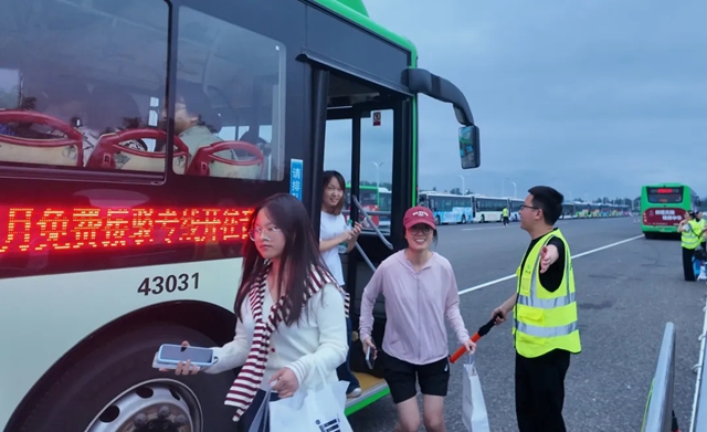 泸州公交多措并举全力保障中秋国庆安全出行 助力文旅消费增长(图8) 8.jpg