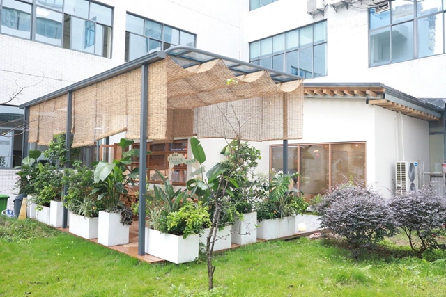 合江县中医医院:药房隔壁开茶坊?患者端着养生茶饮等叫号……(图2) 2.jpg