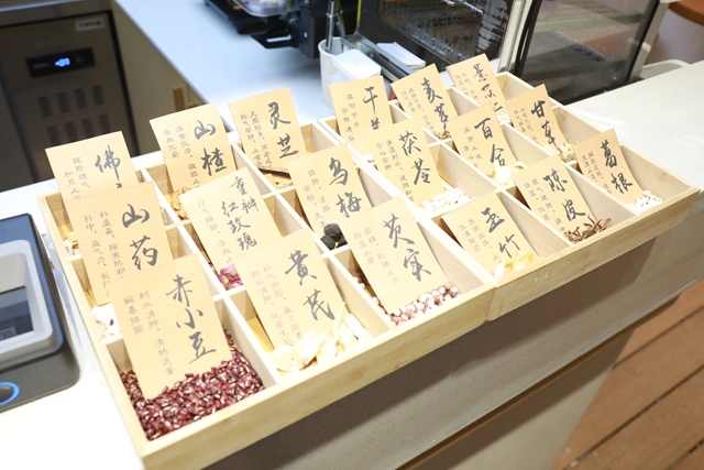 合江县中医医院:药房隔壁开茶坊?患者端着养生茶饮等叫号……(图4) 4.jpg