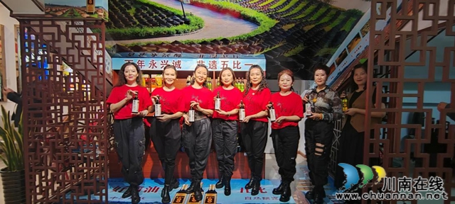 非遗与银发结缘 实体与公益双向赋能 I 四川好人缘银发大学银发经济宣传消费服务中心暨“五比一酱油”开坛仪式启动(图11) 64003.jpg