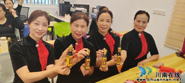 非遗与银发结缘 实体与公益双向赋能 I 四川好人缘银发大学银发经济宣传消费服务中心暨“五比一酱油”开坛仪式启动(图14) 64007.jpg