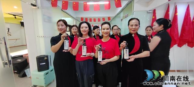 非遗与银发结缘 实体与公益双向赋能 I 四川好人缘银发大学银发经济宣传消费服务中心暨“五比一酱油”开坛仪式启动(图10) 64004.jpg