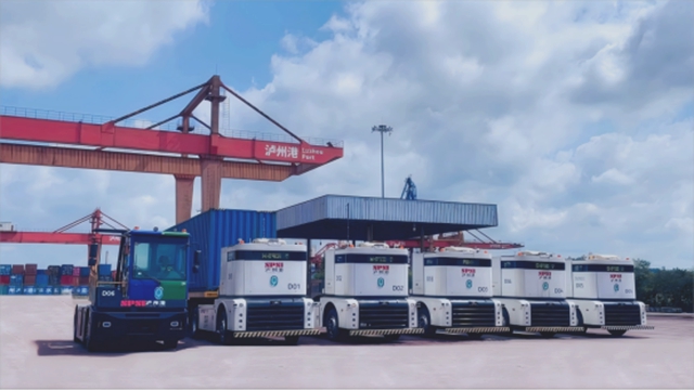 泸州港无人驾驶新能源集卡正式批量投入港口生产运营(图1) 机1.jpg