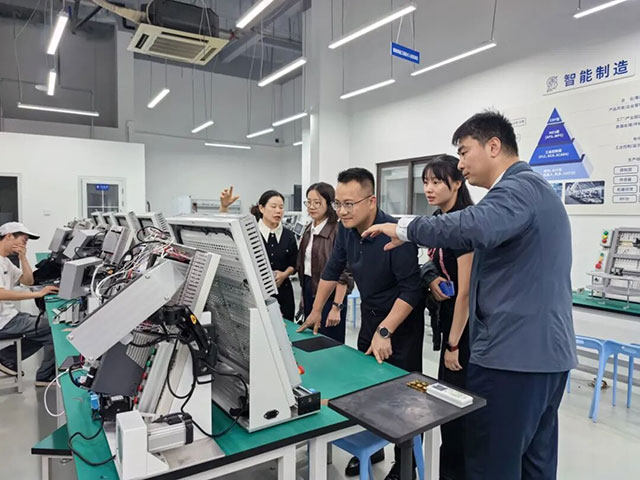 双向赋能,智造未来 | 泸县建校赴四川长江职业学院、海利尔集团考察调研(图5) 5.jpg