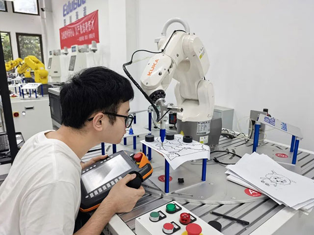 双向赋能,智造未来 | 泸县建校赴四川长江职业学院、海利尔集团考察调研(图6) 6.jpg