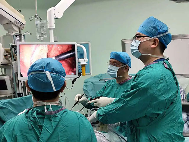 8小时毫米级手术再造生命通道！“只要有一线希望，我们绝不放弃！”