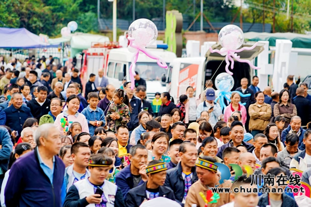 万亩猕园挂满“金果果”!古蔺县第四届猕猴桃丰收季启幕,党建引领绘就乡村振兴新图景(图14) 14.jpg