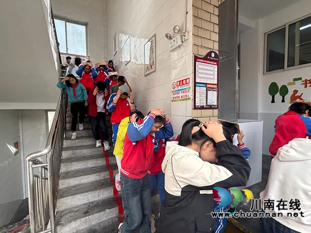 筑牢安全防线！叙永银顶小学防震减灾演练有序开展