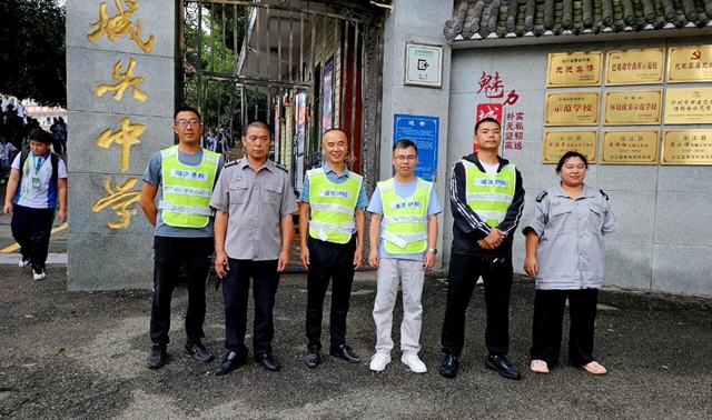 他们,比阳光更早到岗!(图1) 1.jpg