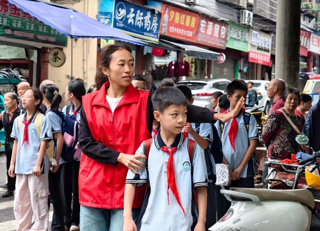 他们,比阳光更早到岗!(图2) 2.jpg