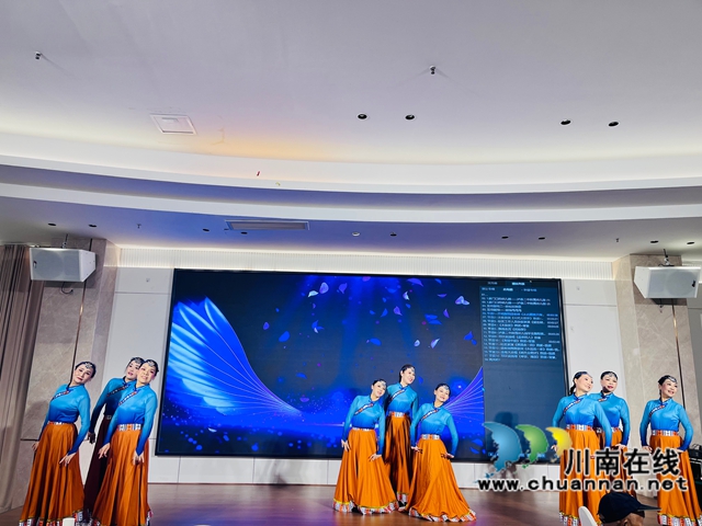 秋色映重阳 敬老伴乐学｜泸县玉蟾街道朝阳社区举办九九重阳节活动