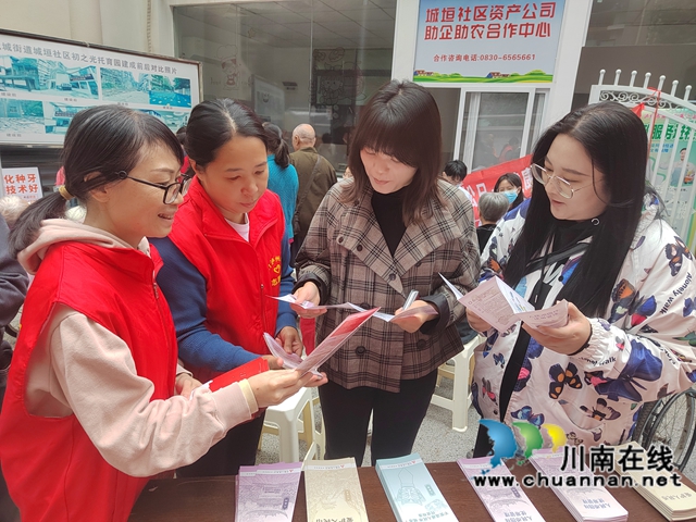 筑牢货币安全网守护百姓“钱袋子”一一工行泸州分行开展反假货币宣传进社区活动