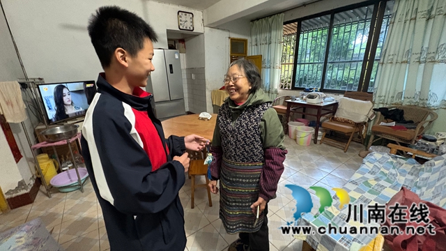 一堂跨越千年的劳动课——纳溪护国中学学子寻茱记:让传统文化“飘香”重阳(图9) 微信图片_20251029114752.jpg