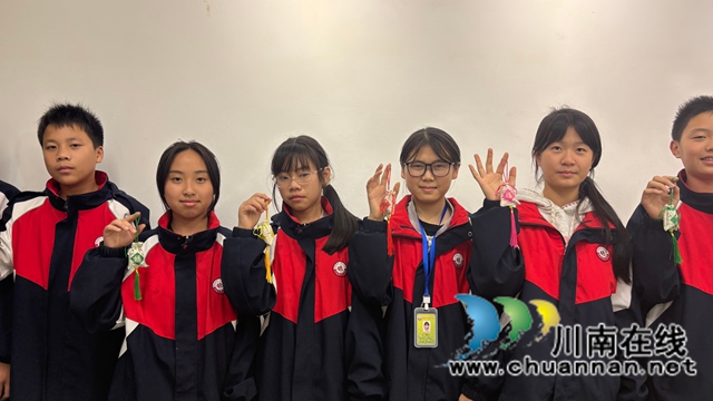 一堂跨越千年的劳动课——纳溪护国中学学子寻茱记:让传统文化“飘香”重阳(图12) 微信图片_20251029100824.jpg