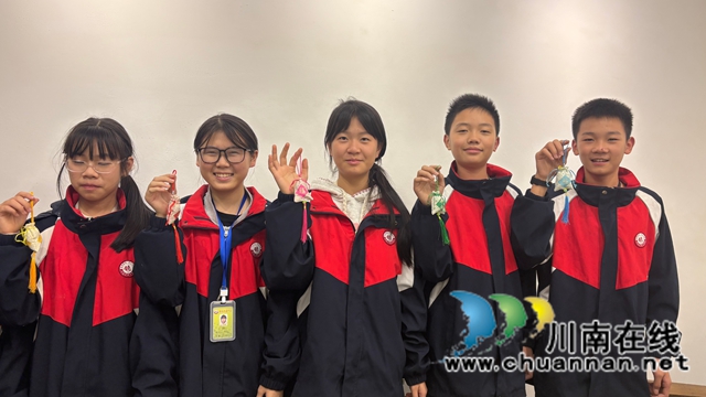 一堂跨越千年的劳动课——纳溪护国中学学子寻茱记:让传统文化“飘香”重阳(图11) 微信图片_20251029100818.jpg