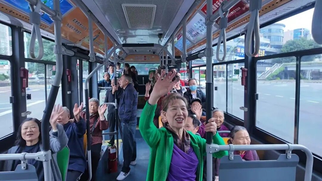 情暖重阳丨泸州公交与您一起 “颐养酒城 乐龄泸州”！