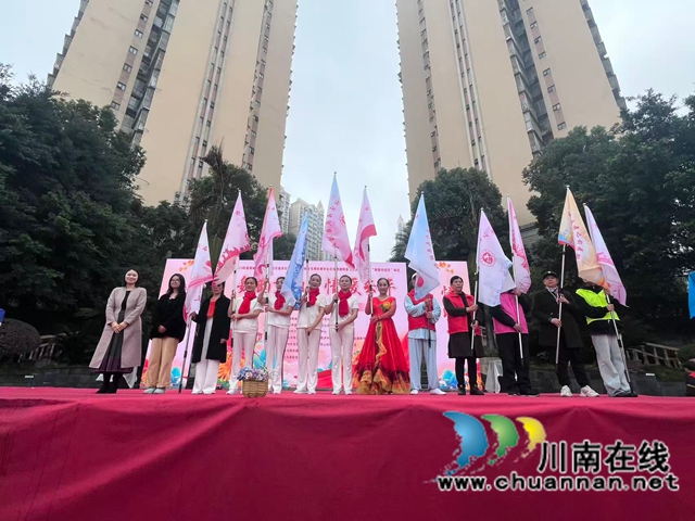 龙马潭区鱼塘街道云华山社区举办“舞韵重阳·情暖云华”暨云华山社区舞蹈大赛