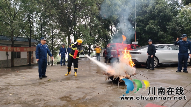 泸县百和镇：消防应急“送教上门”，敬老院里学“三个千万”保安全