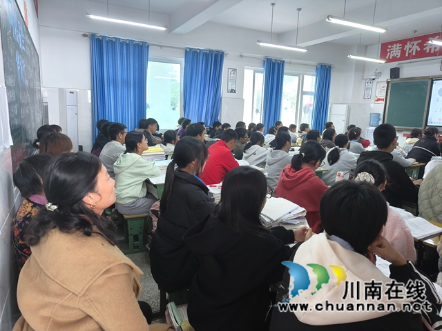 家校同心,共绘成长新篇|纳溪区护国中学举行家长开放日活动(图2) 家长2.jpg