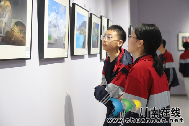 师生参观 (2).jpg