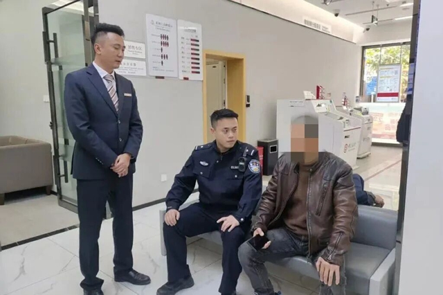 11时，11分，11万！荣县民警狂奔按下暂停键