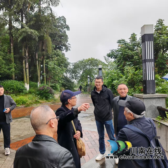 泸州市政协文史委组织《国家战略腹地 泸州交通史话》作者考察泸州交通
