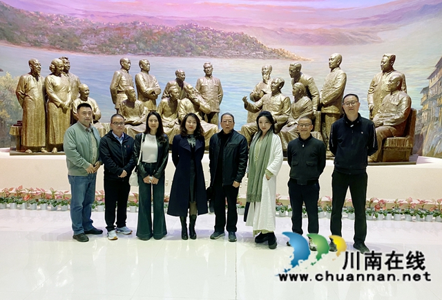 追寻合作初心,凝聚奋进力量|民建泸州市属三支部赴重庆开展学习交流(图2) 参观合影.jpg