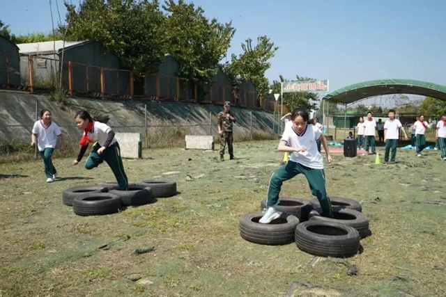 秋假去哪儿玩？泸州公交伴你快乐出行→