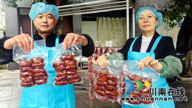纳溪:夫唱妇随 返乡做腊味“熏”出致富“链”(图5) 图5:封装好的排骨香肠.jpg