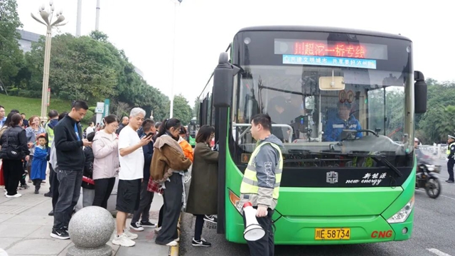 激情川超 畅享公交丨泸州公交全力做好运输服务保障工作(图3) 公交3.jpg