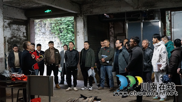 叙永县经济信息科学技术局组织开展“安全环保消防”教育进企业活动(图2) 实操演练现场照片.jpg