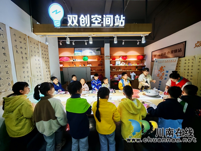 龙马潭区鱼塘街道云华山社区开展“糯软云朵:云端手作雪团酥”主题体验活动(图2) d7743ea85342d69f34bbc75ee0efdcc.jpg