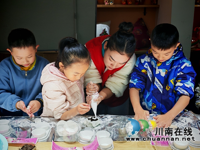龙马潭区鱼塘街道云华山社区开展“糯软云朵:云端手作雪团酥”主题体验活动(图3) dd1ff71e686264ab3eb047855c01dfc.jpg