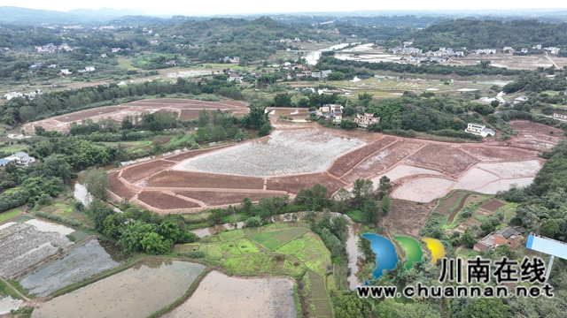 良田筑牢粮食安全根基|泸县高标准农田建设绘就乡村振兴新图景(图1) 牛滩镇王坝村高标准农田建设.jpg