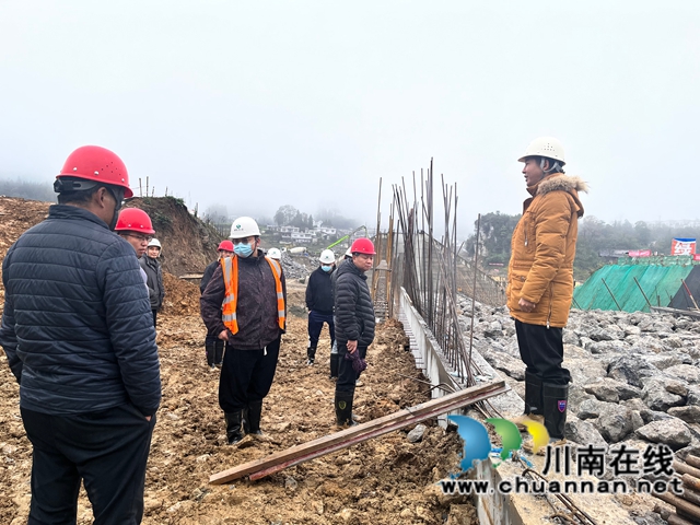 泸州市水务局到叙永县开展天堂沟水库项目建设质量与安全联合监督巡查(图2) c1e39f40cacc7b9e34c1d683219676c7.jpg