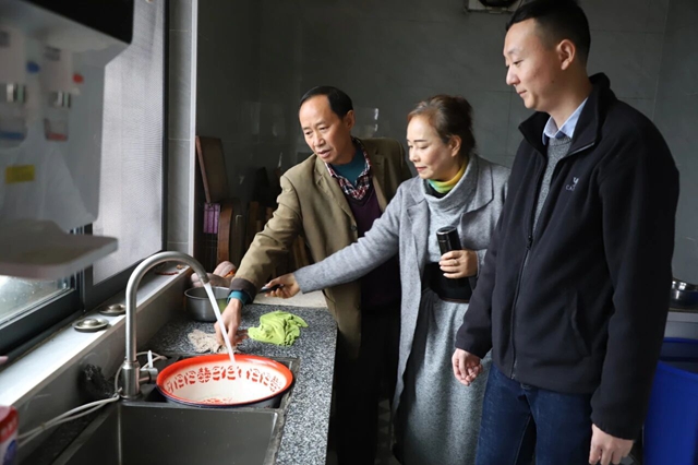 泸县天兴镇:智能加压破解“水不上山” 田坝村 42户村民喝上放心水(图5) 5.jpg