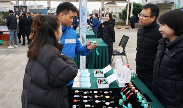 【热力练兵 畅享公交】六大展台齐发力 解锁消费新体验(图5) 5.jpg