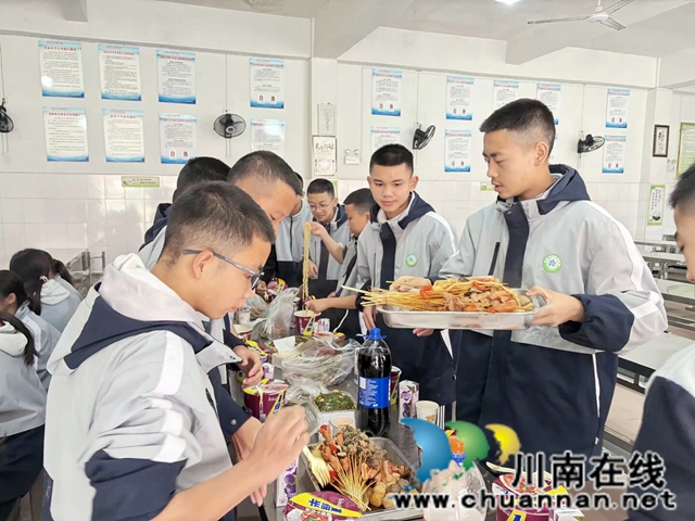 泸县天兴镇学校这场美食节火了!劳动搭台,美育唱戏(图4) 图片4.jpg